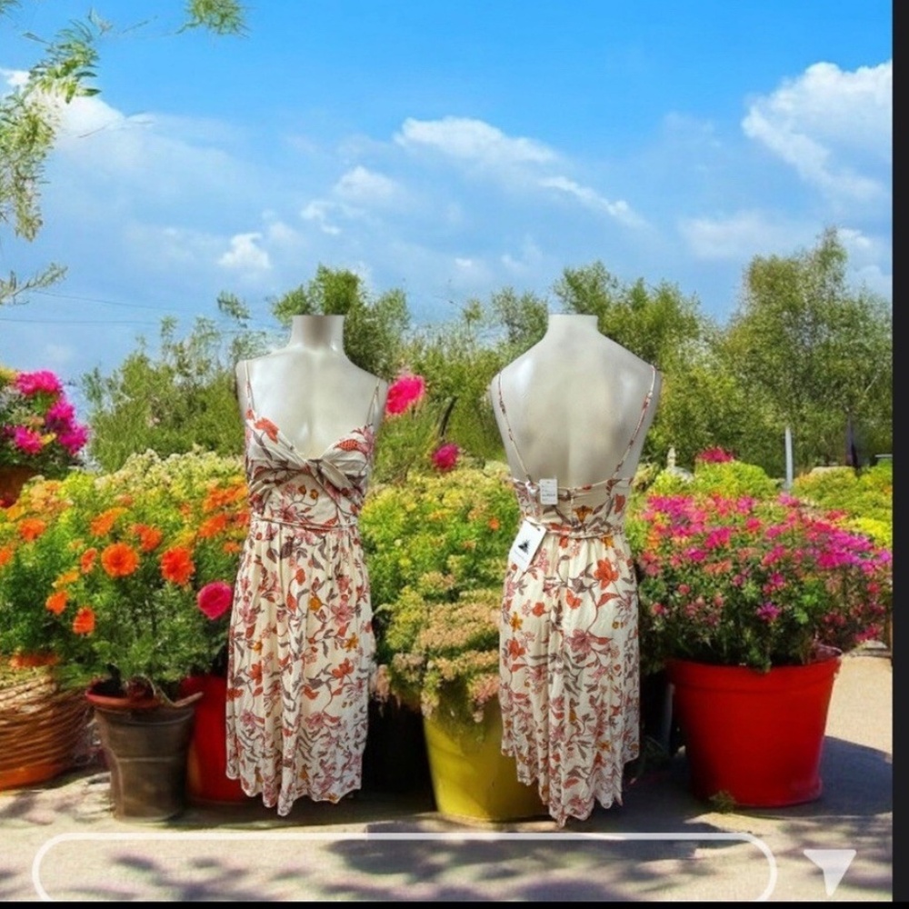 Here, Woman, Summer Dress, Floral, Rosewood, Sz S, Rayon, V Neck, Knee Length.!